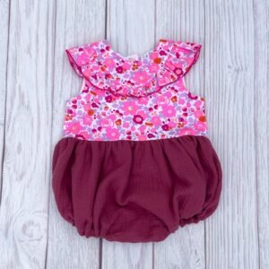 Barboteuse Clarisse gaze framboise et liberty Betsy rose rare