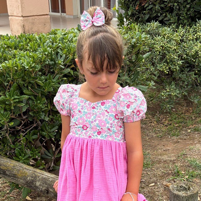 Robe Madeleine Betsy pétale irisé et gaze rose bonbon – Image 3
