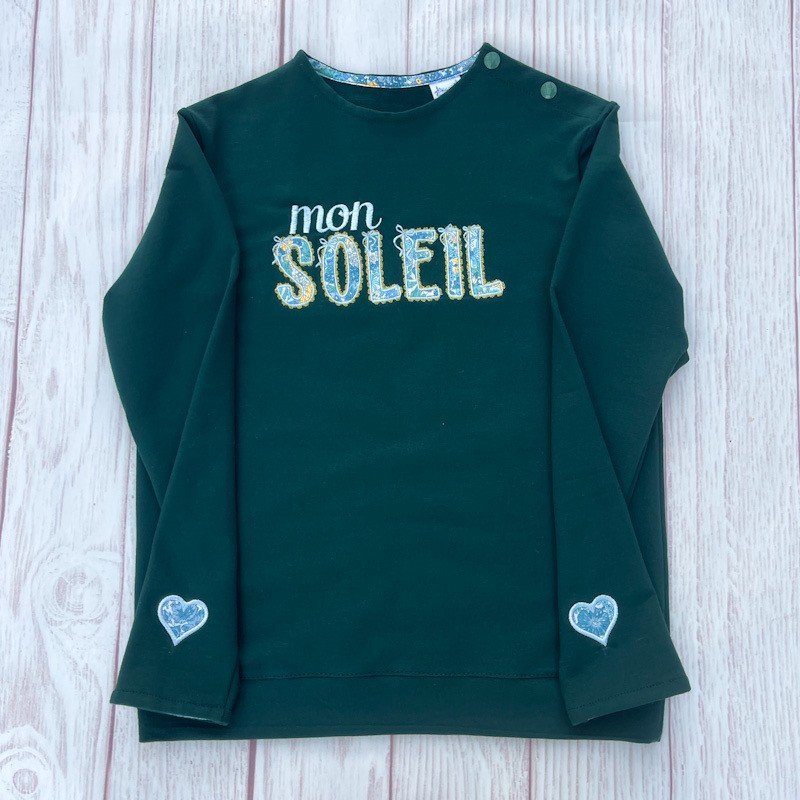 Sweat léger vert sapin et Margaret Annie Tahiti - coeurs manches- 9 ans