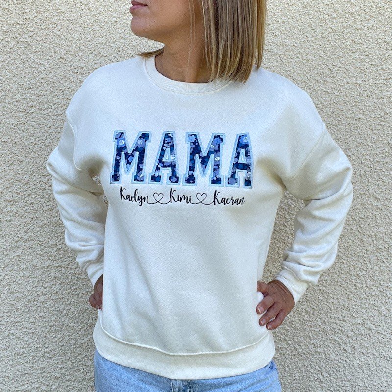 Sweat personnalisé MAMA Prénoms Betsy meadow abyss – Image 3