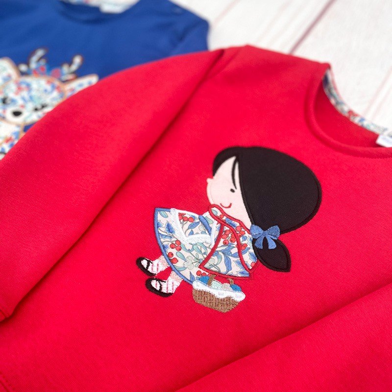 Sweat molleton rouge et liberty Yulletide berry argent – Image 2