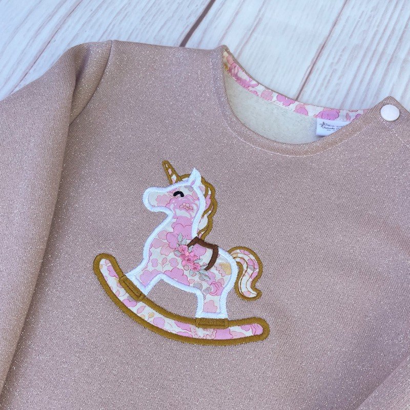 Sweat rose pailleté et liberty Betsy metallic pink – Image 3