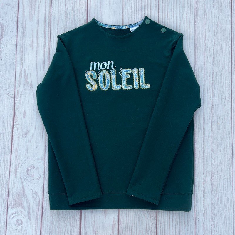 Sweat léger vert sapin et Margaret Annie Tahiti - coeurs manches- 9 ans – Image 3